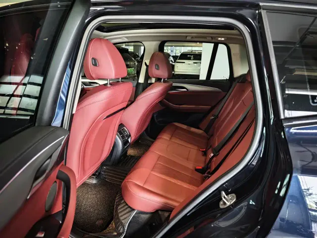 BMW iX3 — Фото автомобиля 6