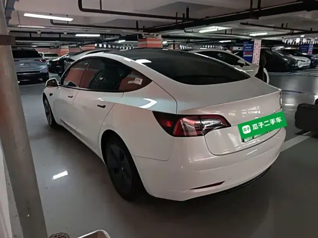 Tesla Model 3 — Фото автомобиля 4
