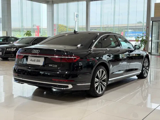 Audi A8 — Фото автомобиля 3