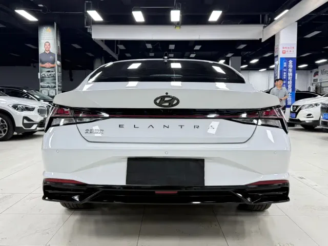 Hyundai Elantra — Фото автомобиля 6