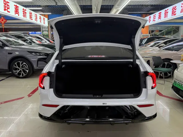 Wuling Starlight — Фото автомобиля 15