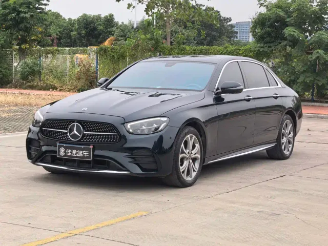 Фотография автомобиля — Mercedes-Benz E-Class