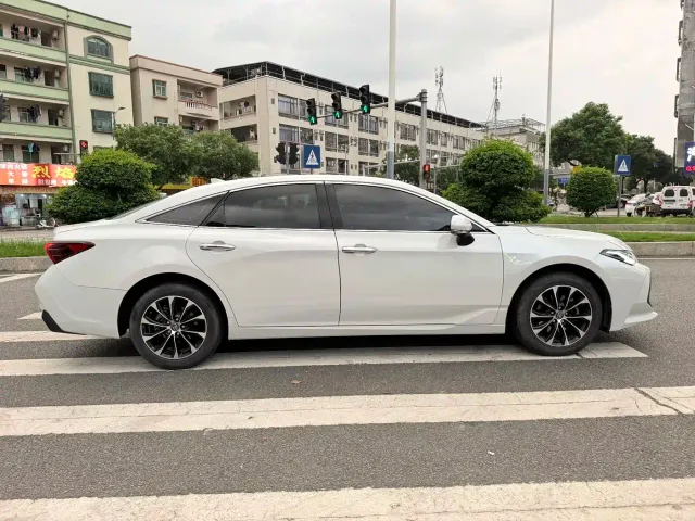 Toyota Avalon — Фото автомобиля 21