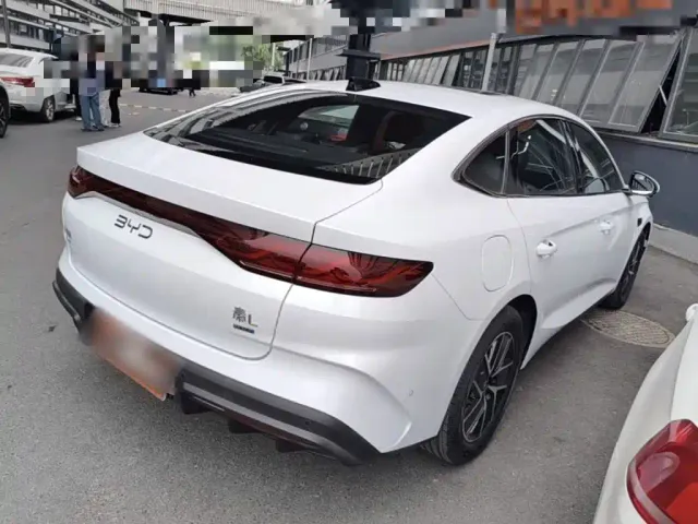 BYD Qin L — Фото автомобиля 6