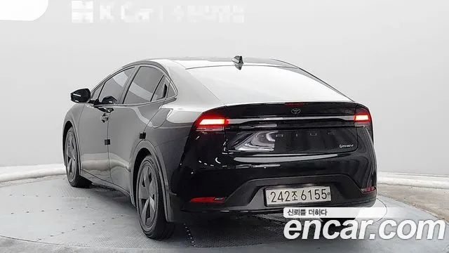 Toyota Prius 5th Gen — Фото автомобиля 2