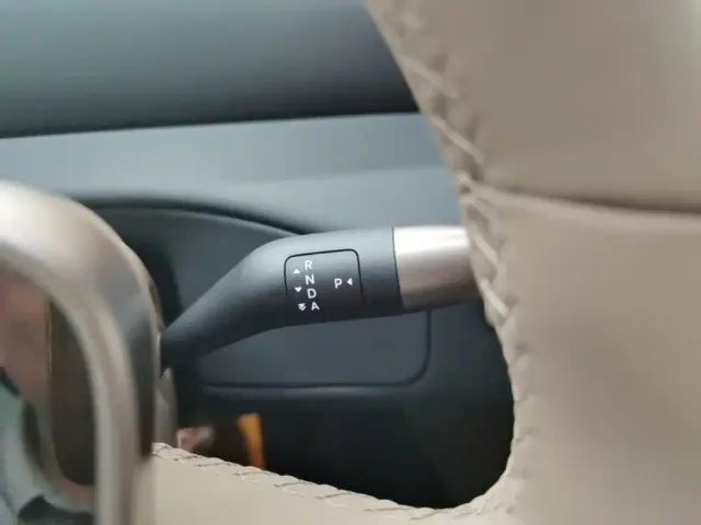 Li Auto MEGA — Фото автомобиля 13