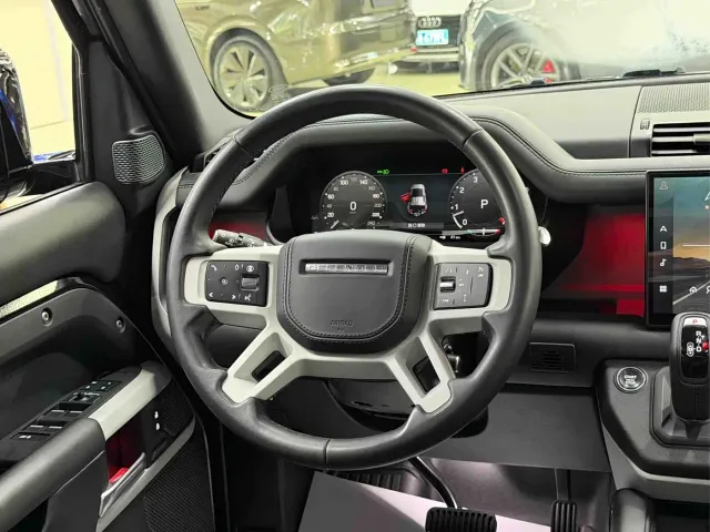 Land Rover Defender — Фото автомобиля 12