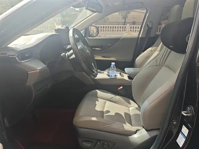 Toyota Harrier — Фото автомобиля 4