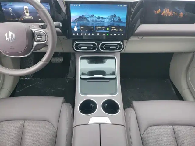 Leapmotor C11 — Фото автомобиля 16