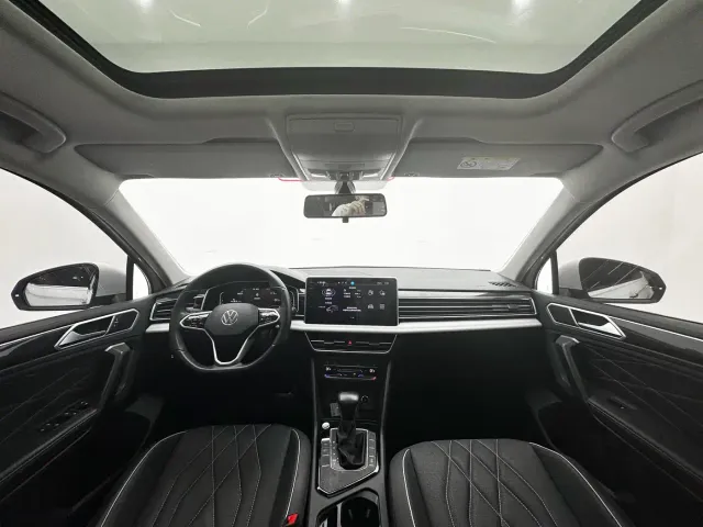 Volkswagen Tiguan L — Фото автомобиля 11
