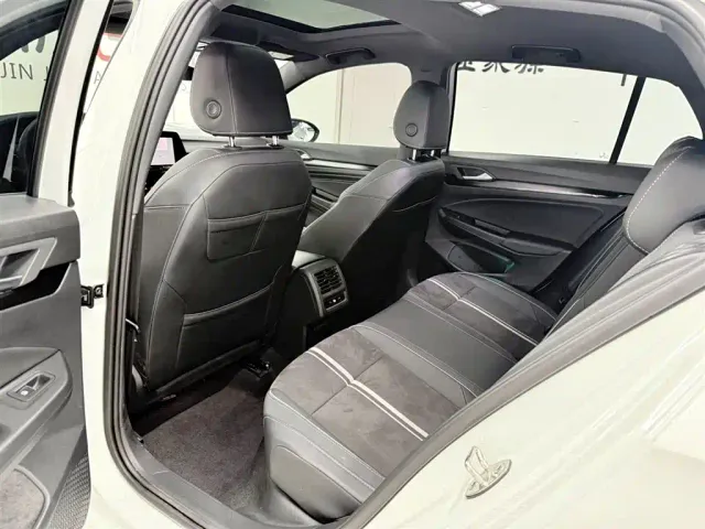 Volkswagen Golf — Фото автомобиля 10