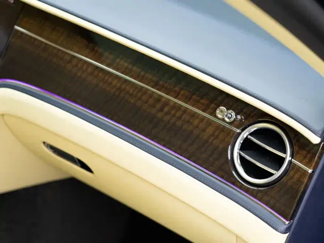 Bentley Flying Spur — Фото автомобиля 20