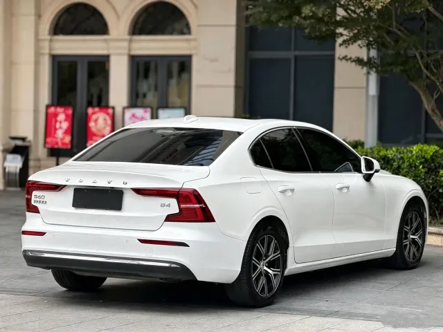 Volvo S60 — Фото автомобиля 9