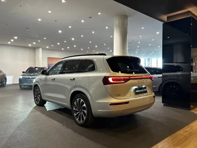 Aito M7 — Фото автомобиля 18