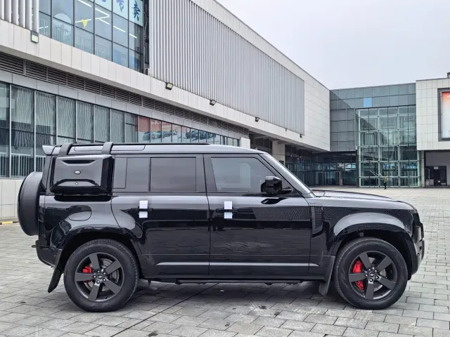 Land Rover Defender — Фото автомобиля 4