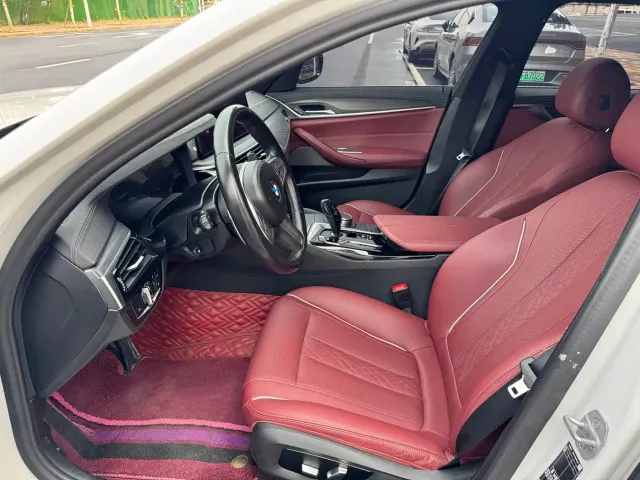 BMW 5 Series — Фото автомобиля 9