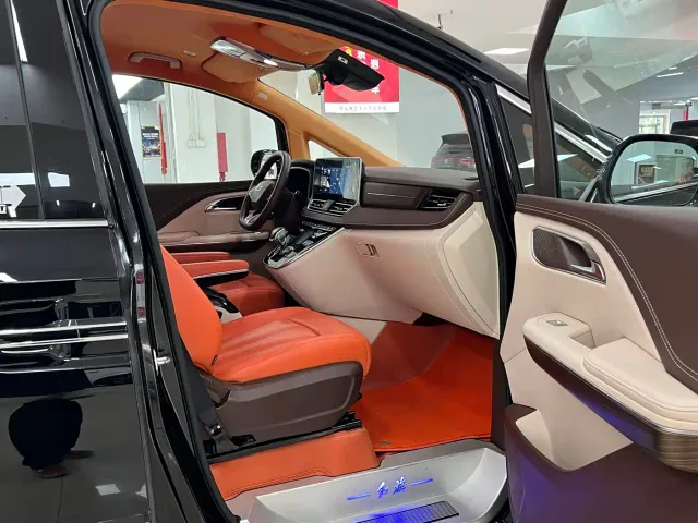 Bestune Besturn M9 — Фото автомобиля 6