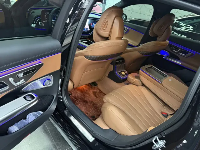 Mercedes-Benz E-Class — Фото автомобиля 6