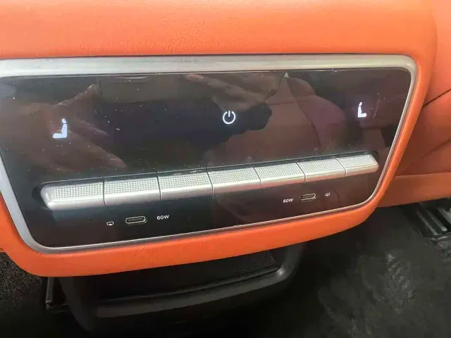 Li Auto L8 — Фото автомобиля 9