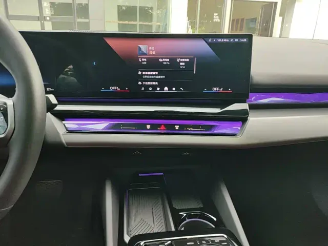 BMW i5 — Фото автомобиля 12