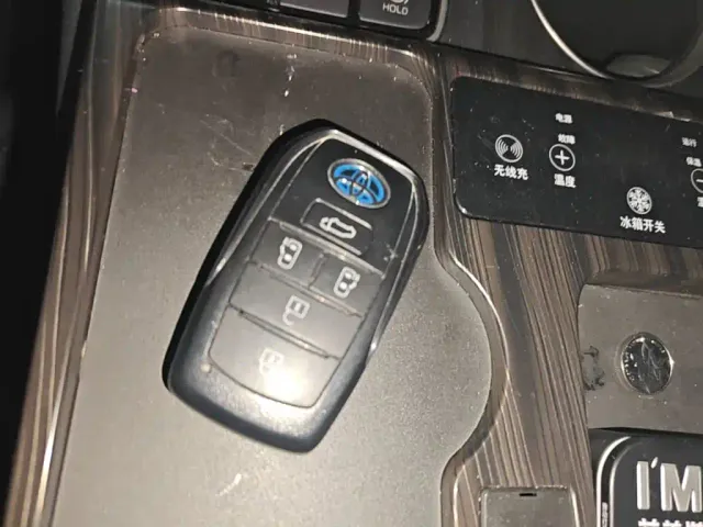 Toyota Sienna — Фото автомобиля 8