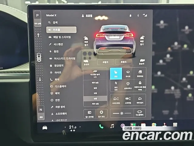 Tesla Model X — Фото автомобиля 17