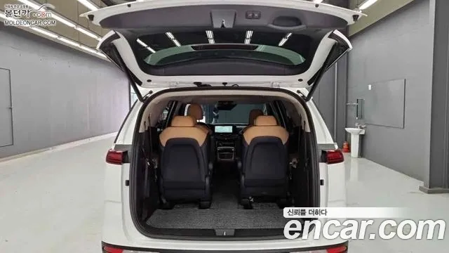 Kia Carnival Generation 4 — Фото автомобиля 18