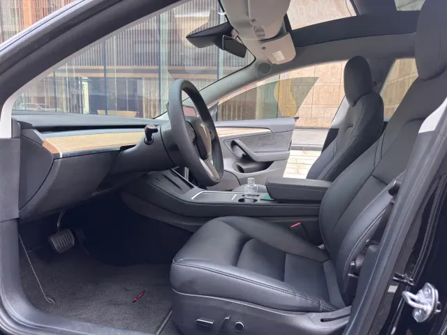 Tesla Model 3 — Фото автомобиля 14