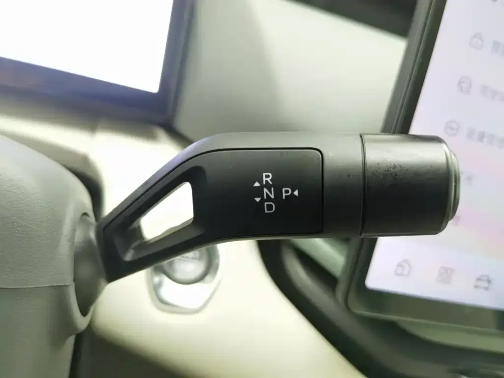 Lynk & Co Lynk & Co 06 EM-P 2024 EM-P 126 Long Range Max — Фото автомобиля 13