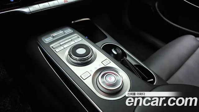 Genesis GV70 — Фото автомобиля 12