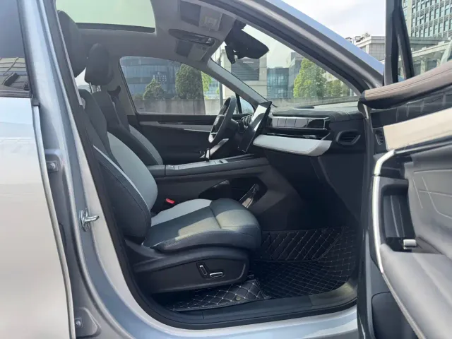 Geely Boyue L — Фото автомобиля 10