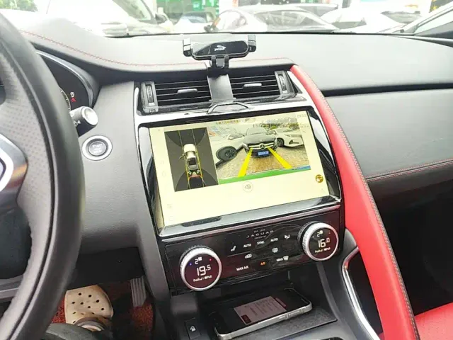 Jaguar E-PACE — Фото автомобиля 12