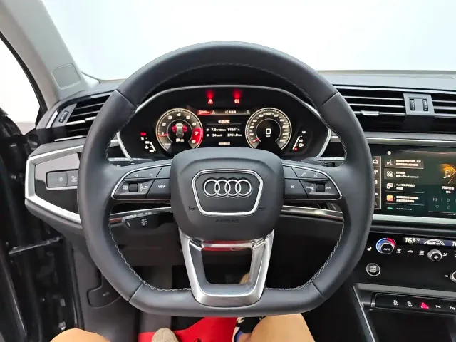Audi Q3 — Фото автомобиля 16