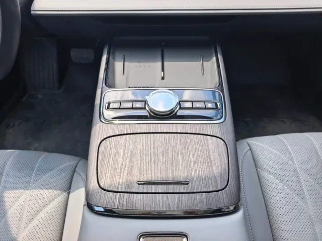 Geely Galaxy E8 — Фото автомобиля 9