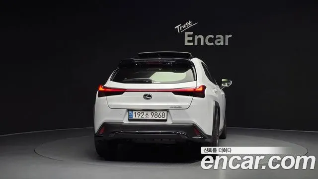 Lexus UX — Фото автомобиля 4