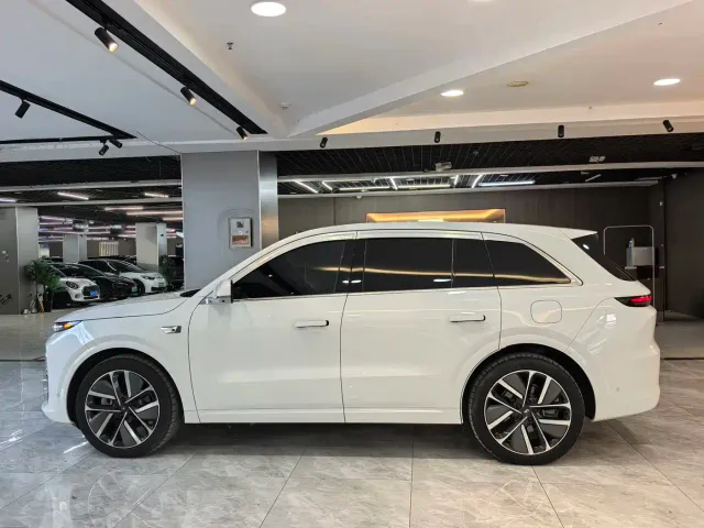 Li Auto L6 — Фото автомобиля 6