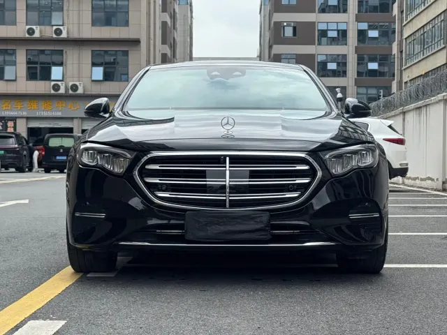 Mercedes-Benz E-Class — Фото автомобиля 2