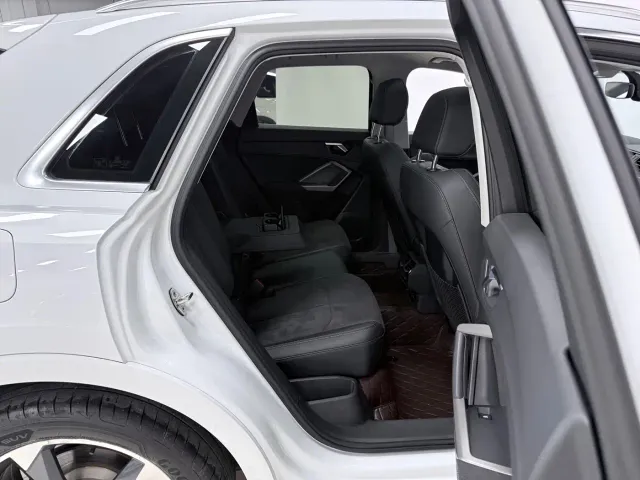 Audi Q3 — Фото автомобиля 11