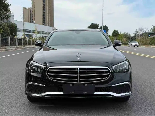 Mercedes-Benz E-Class — Фото автомобиля 2