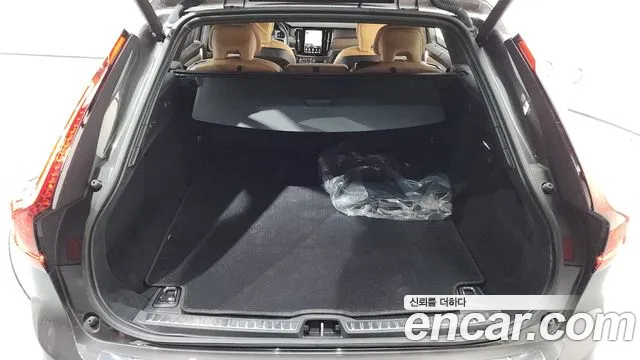 Вольво V90 — Фото автомобиля 20