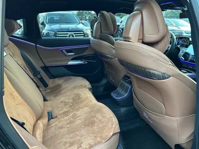 Mercedes-Benz E-Class — Фото автомобиля 14