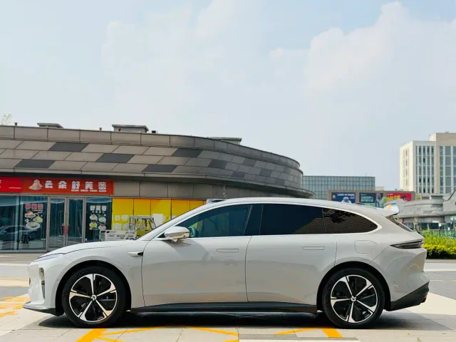 Nio ET5 Touring — Фото автомобиля 5