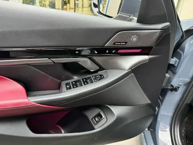 BMW 5 Series — Фото автомобиля 9