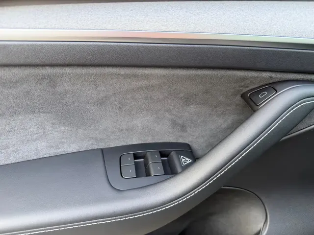 Tesla Model Y — Фото автомобиля 12