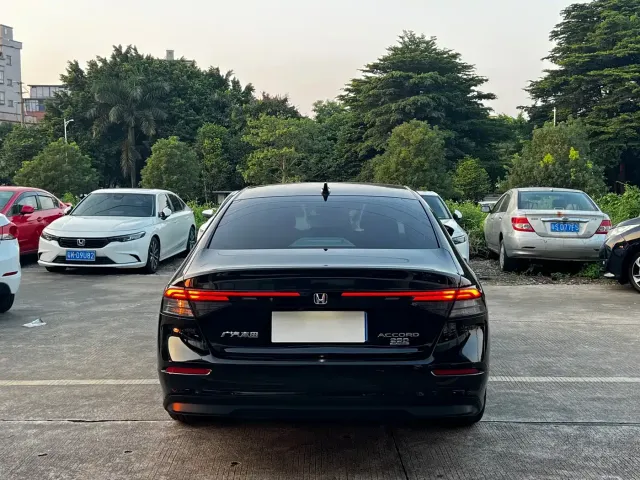 Honda Accord — Фото автомобиля 8