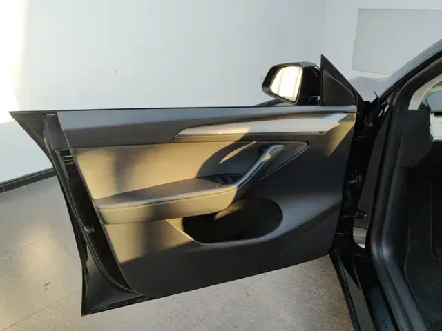 Tesla Model Y — Фото автомобиля 7