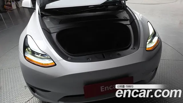 Tesla Model Y — Фото автомобиля 6