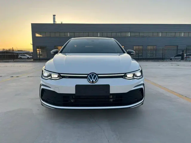 Volkswagen Golf — Фото автомобиля 2