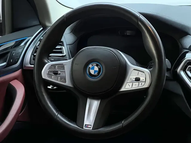 BMW iX3 — Фото автомобиля 7