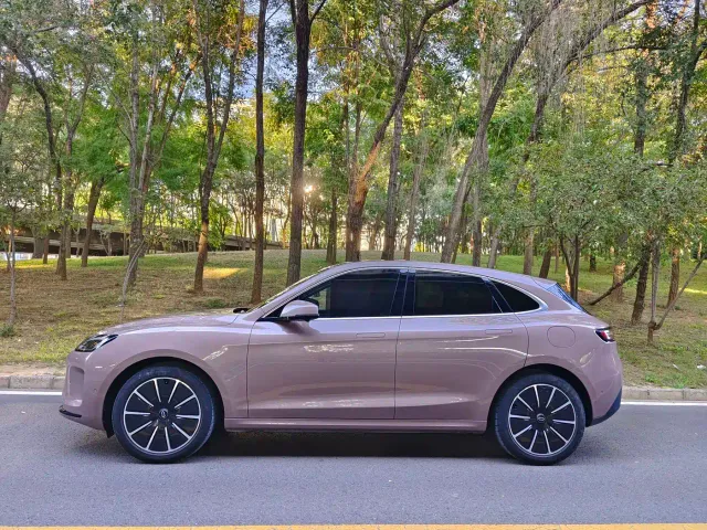 Aito M5 — Фото автомобиля 3